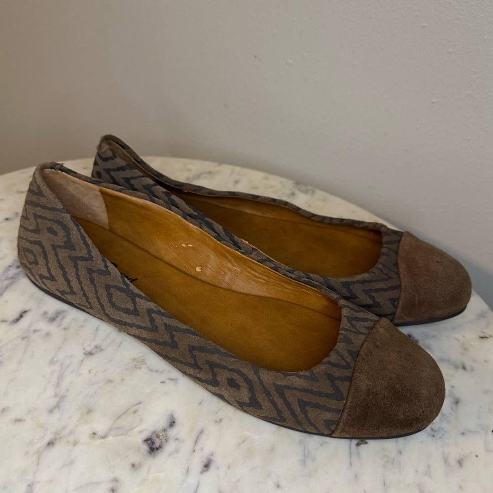 Lucky Brand "Brielly" Flats Size 8 brown Suede shoes
